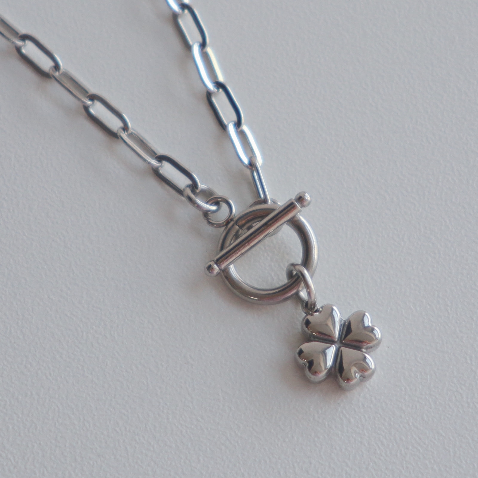 clover mini toggle bar necklace